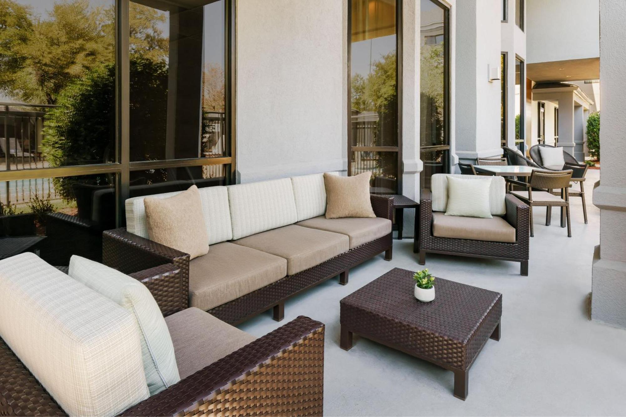 Courtyard By Marriott Dallas Льюисвилл Экстерьер фото